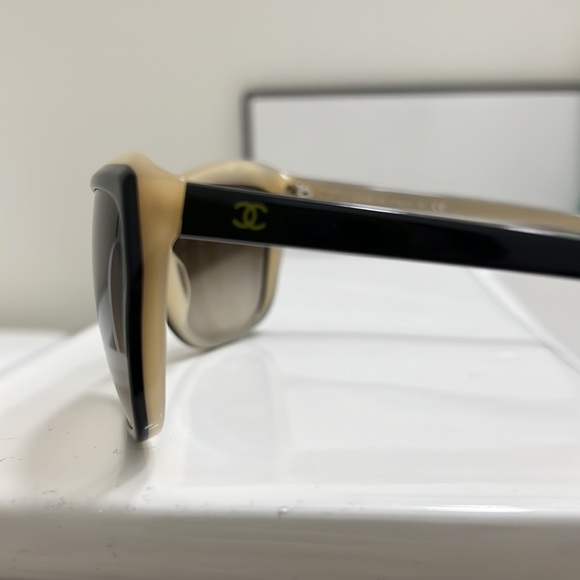 Authentic vintage Chanel two tone sunglasses - Picture 2 of 6